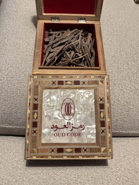 عود هندي سيوفي 50g مع البوكس