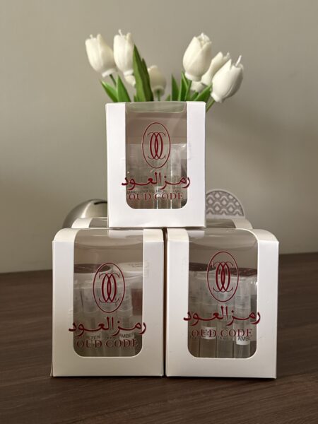 بوكس التسترات يحتوي على بخور (رمز العود، النوري، نوره) ومخمريه عاشه، بالإضافة إلى مرشات 3 مل (جميلة، النوري، المزن، عطر عنبر)